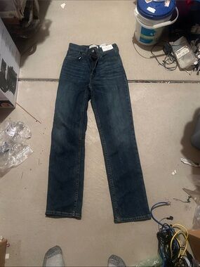 Women’s Abercrombie and Finch size 26 2R Dark Blue Straight-Leg Jeans